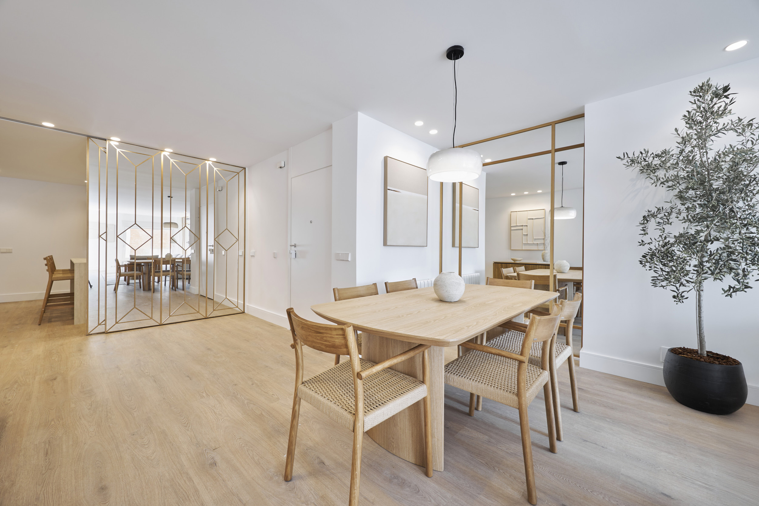 Estupendo piso reformado a estrenar en Calle Castelló