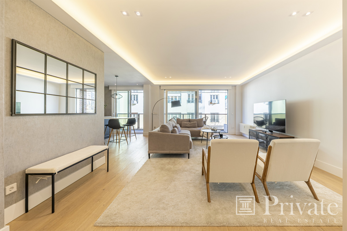 Vivienda reformada con parking junto a Velázquez