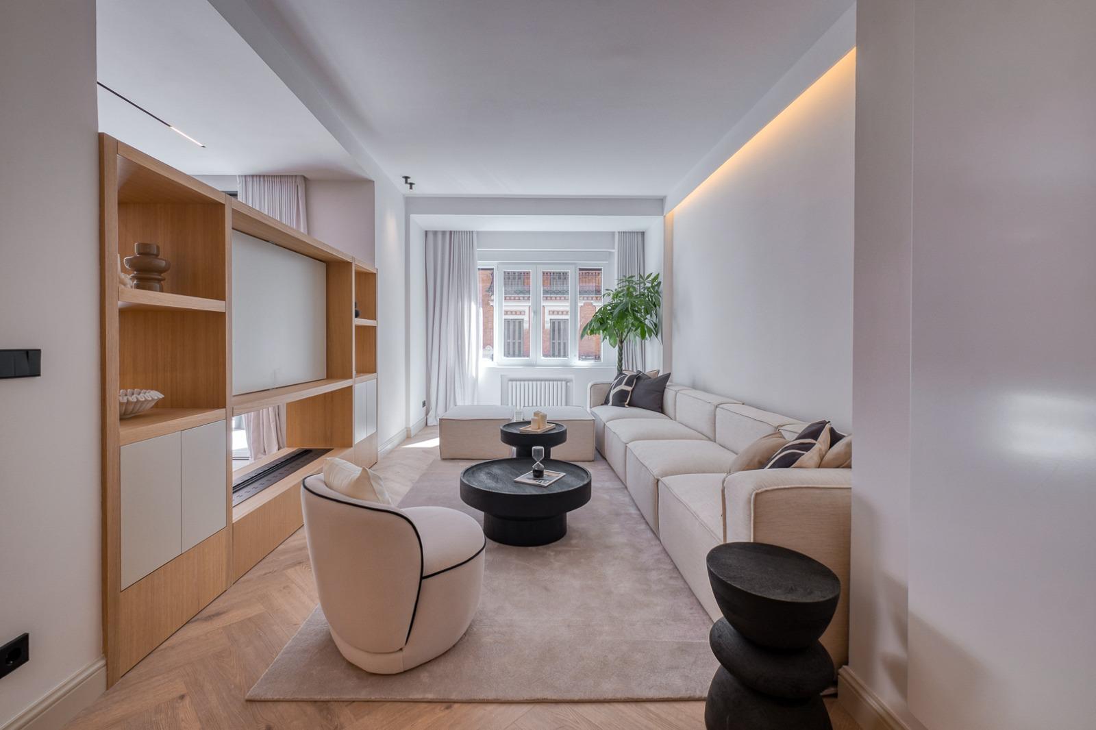 Renovated home with spacious rooms in Lagasca