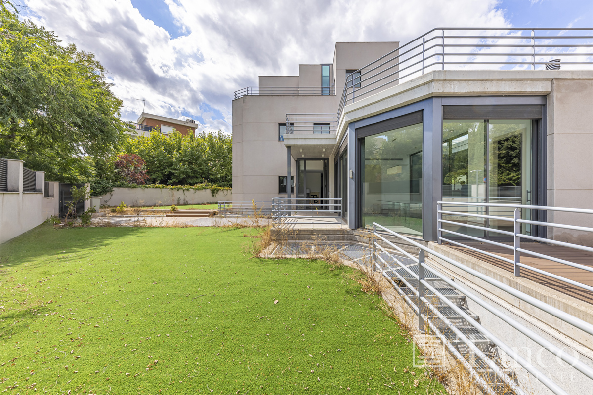 Spectacular villa in El Viso with a large plot